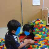 4歳児クラス　レゴブロックでお家作り🏠